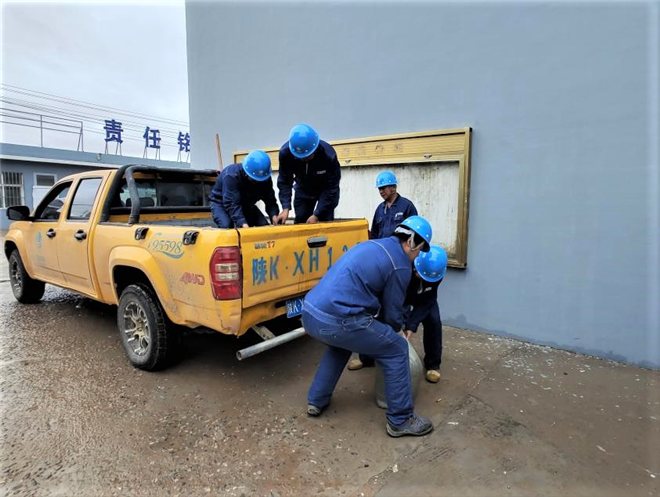 与时间赛跑 同风雨作战——国网榆林供电公司全力做好防汛保电工作侧记_fororder_图片2_副本2