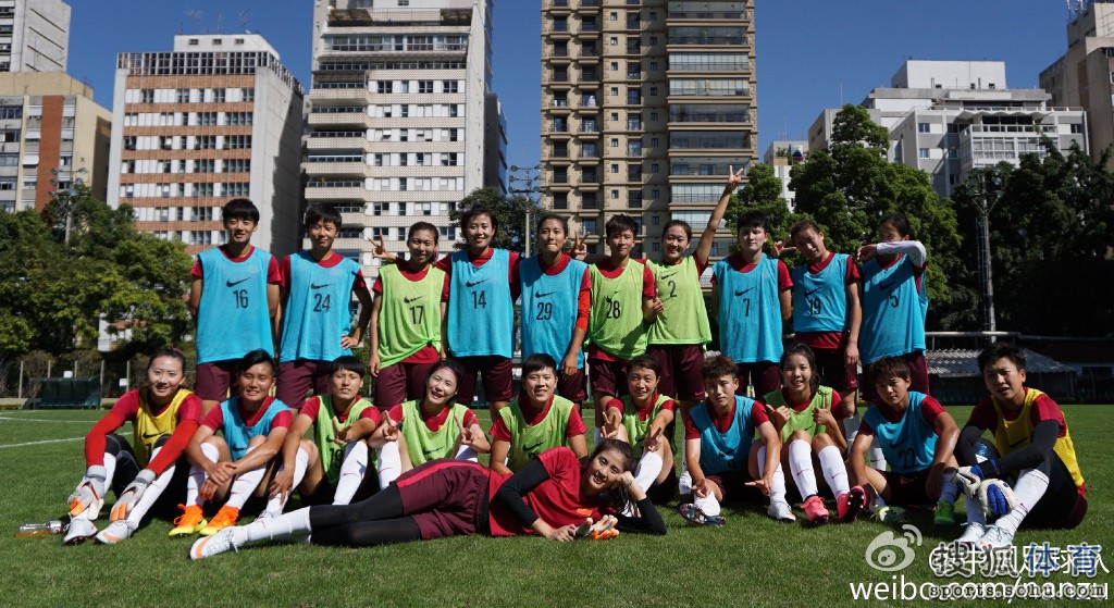 女足里约队内对抗2-2战平 微笑留影显自信(图) 女足里约队内对抗2-2战平 微笑留影显自信(图)