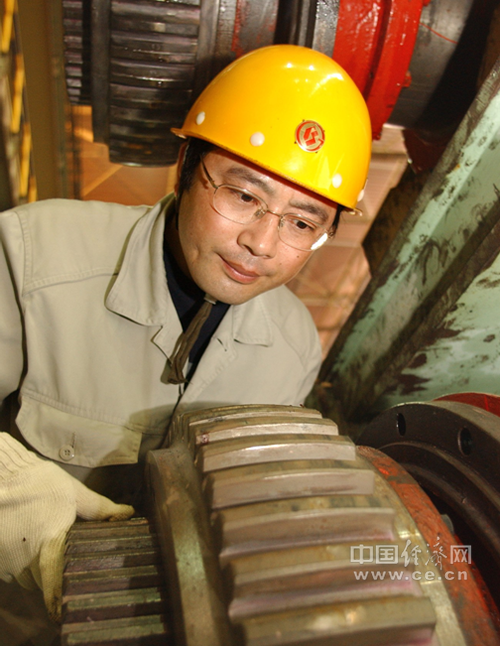 大國工匠王軍：寶鋼“藍領科學家” 為機器裝上“中國心臟”