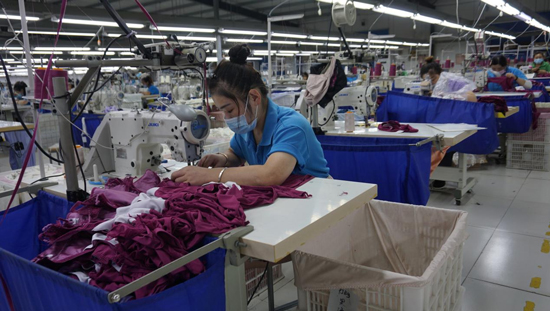 【原创】【乡村振兴看河南】濮阳市台前县：车间开到家门口 村民变身“上班族”_fororder_图片8