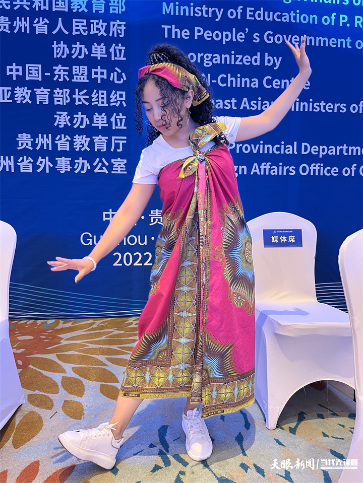 2022中国-东盟教育交流周 | 在这里看“花样百出”的外国民族服饰