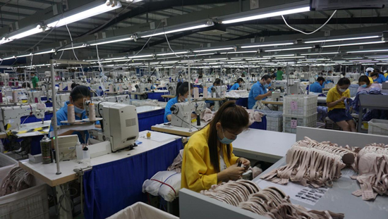 【原创】【乡村振兴看河南】濮阳市台前县：车间开到家门口 村民变身“上班族”_fororder_图片6