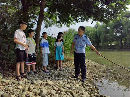 百日行动∣增强安全意识 广汉公安让辖区青少年沉浸式体验学习如何防