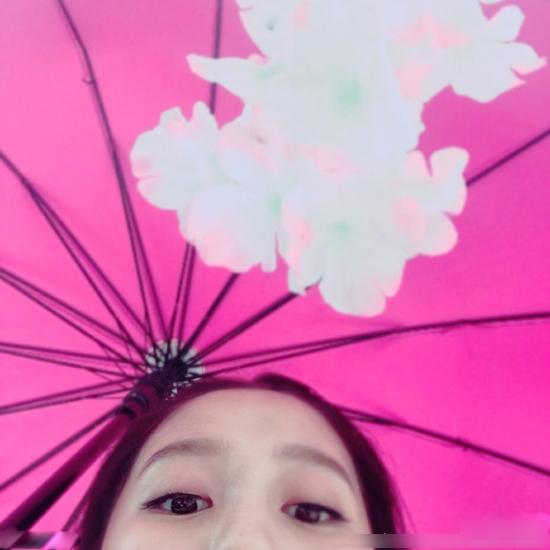国民闺女长大了！关晓彤古装自拍娇媚动人