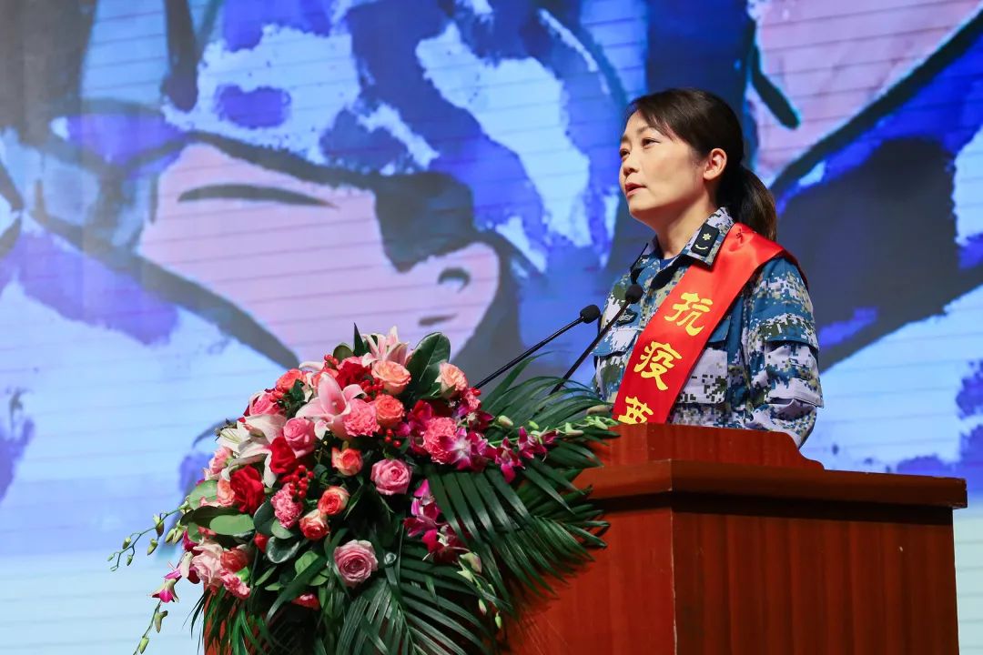 "硬核"护士长陈静:"疫"线巾帼绽芳华