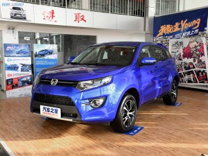 内饰细节存变化 新款驭胜S330谍照曝光