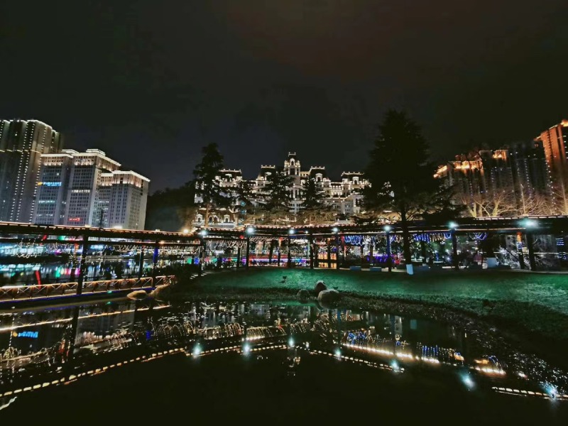 （中首）爽爽贵阳避暑季 丰富多彩夜经济