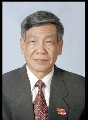 东山县东溪乡,1949年6月加入印度支那共产党(今越南共产党,历任越南