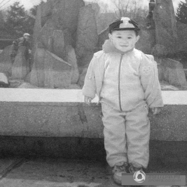 众星晒儿时萌照 刘翔自嘲从小是“皮大王”（图）