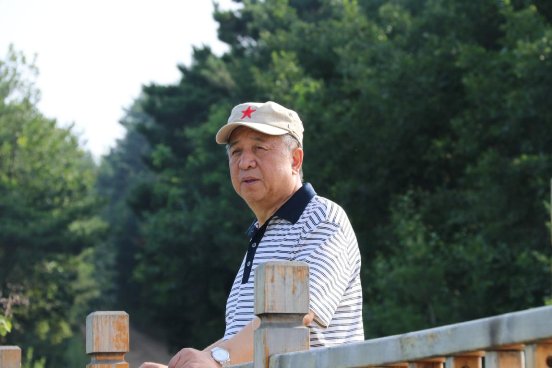 “乳业教父”郑俊怀隐身林海雪原 夯实红星乳业品质根基