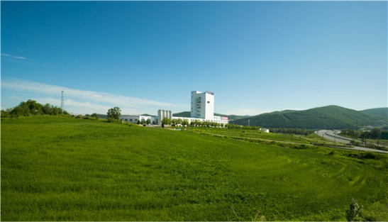 “乳业教父”郑俊怀隐身林海雪原 夯实红星乳业品质根基