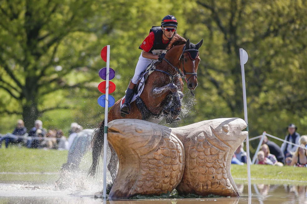 中国战马出征里约奥运会华天换坐骑帅气逼人