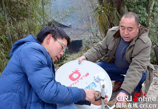 已過審【區縣聯動】【石柱】石柱：幫扶幹部助貧困戶看上電視【區縣聯動　列表】石柱：幫扶幹部助貧困戶看上電視