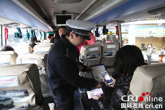 已过审【区县联动】【江北】江北区交巡警支队开展春运志愿服务活动【区县联动】江北区交巡警支队开展春运志愿服务活动