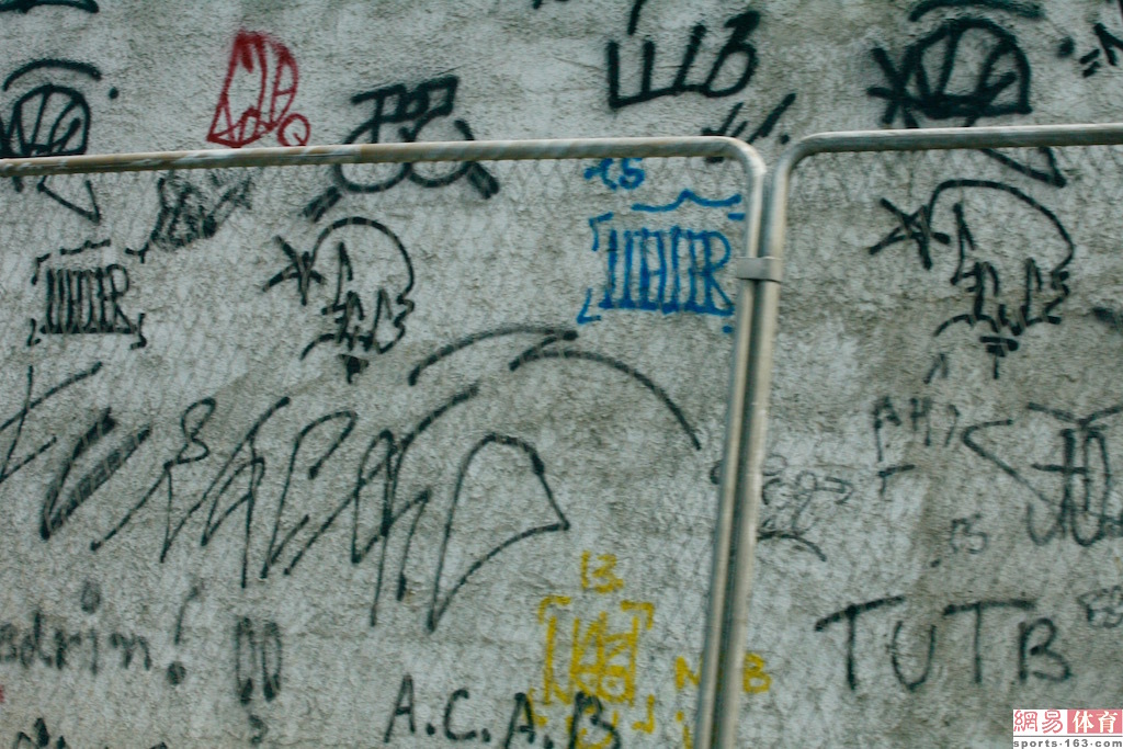 网易直击真实的里约 贫民窟遍布延绵山脉