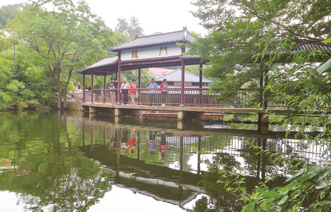 連雲港市黃窩村：村中有景 景中有村