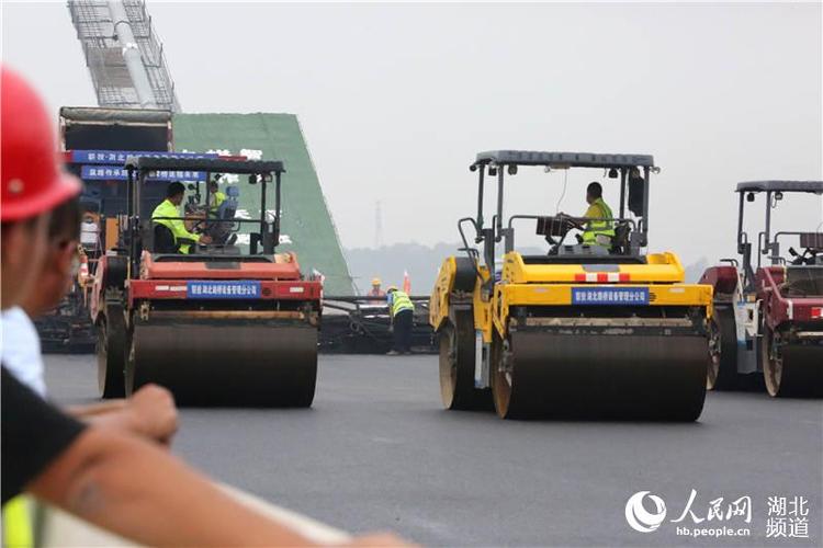 宜都長江大橋建設跑出加速度