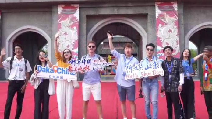 【2022打卡中国】外国视频博主访名泉老街 游方特东方神画（视频）_fororder_2024EDBA-A102-43AE-9367-97FB37EF0476