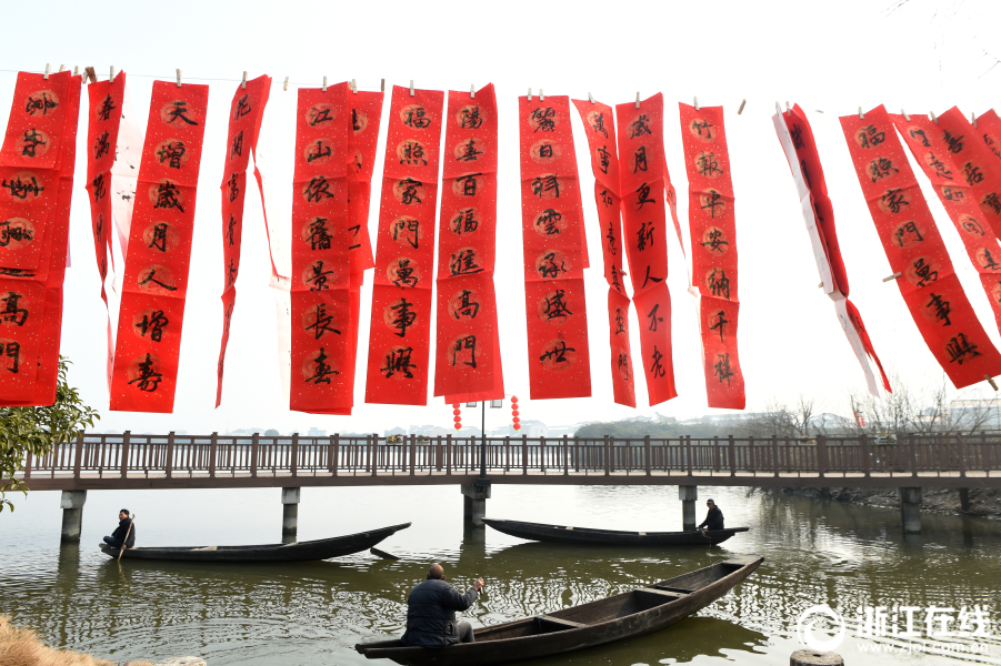 “小候鳥”結對 杭州水鄉迎新年