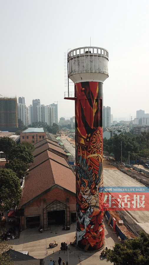 【焦點圖】老建築賦予新靈魂 33米超高水塔塗鴉現南寧