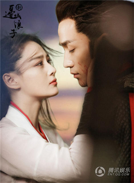 组花絮照,剧照中傅红雪(朱一龙饰)与马芳铃(张馨予饰)并肩在暮色渐起