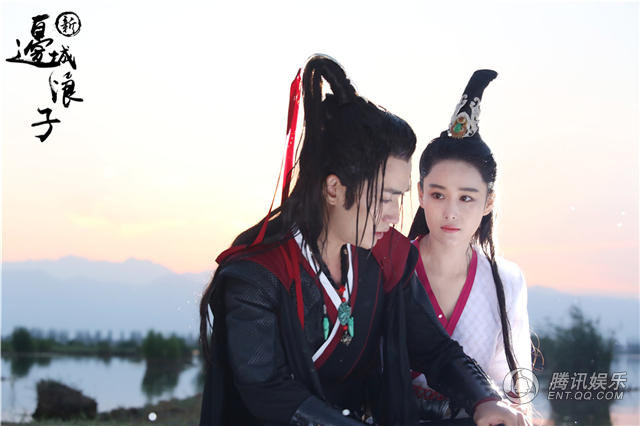 花样秀恩爱！朱一龙张馨予新剧上演水下初吻_娱乐_腾讯网