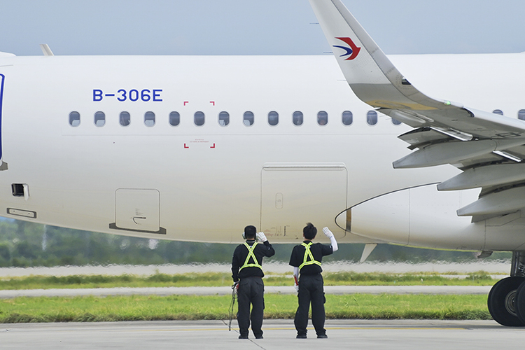 （A 焦點圖 移動版）東航江蘇公司：高溫下的飛機安全守護神