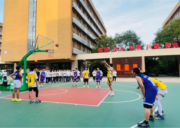 西安市经开第一中学2022“迎新杯”篮球比赛开赛_fororder_22