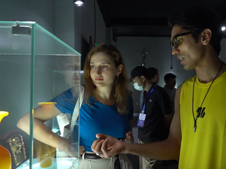 【2022打卡中國】外國視頻博主邂逅窯火千年的陶瓷琉璃藝術（視頻）