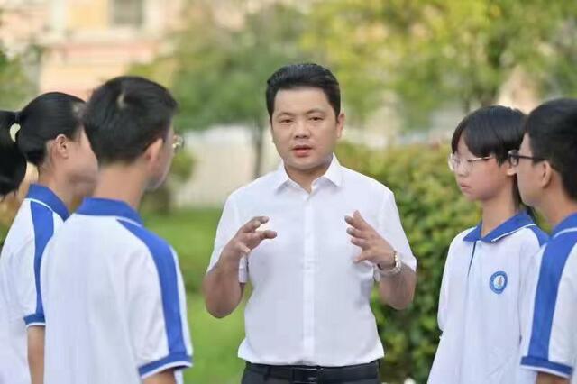 全国基础教育先进个人蒋幸辉：将“农校”办成名校