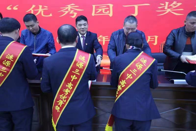 全国基础教育先进个人蒋幸辉：将“农校”办成名校