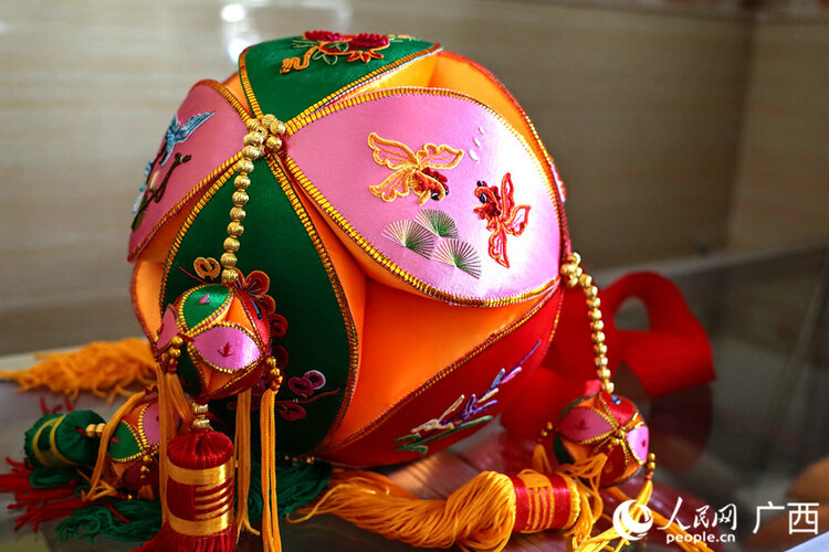 广西靖西：壮族文化焕发光彩 绣出美好唱响幸福