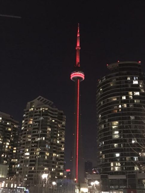 加拿大国家电视塔（CN Tower）也以一袭红“装”闪亮登场_fororder_f48e38a4227a1be77adf13