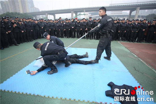 已过审【法制安全】江津警方开展校园保安培训活动