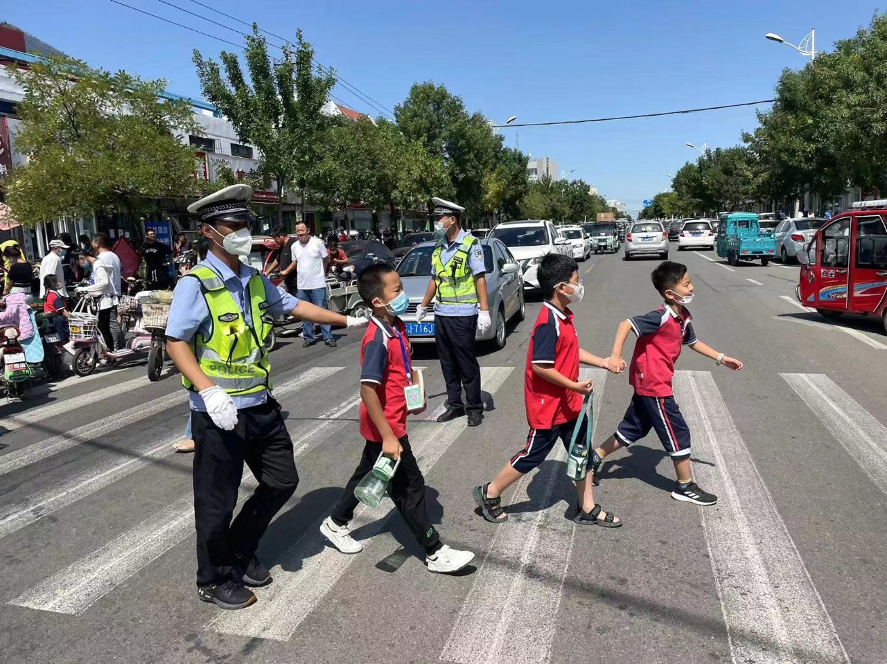 （原創）又到開學季：渤海新區黃驊市交警上路執勤 為學生保駕護航_fororder_image009