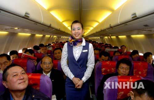 图片默认标题_fororder_厦门航空在2007年执飞的首趟两岸春节包机，也是当年厦门航点首架飞往台湾的大陆航班，机上载有168名乘客。新华社记者张国俊摄