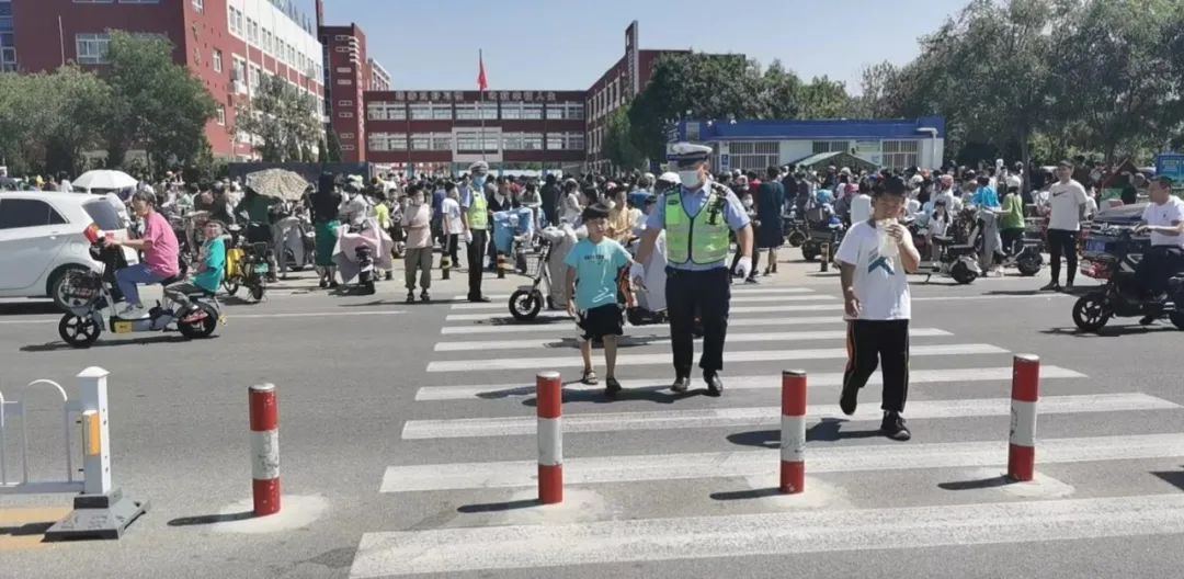 （原創）又到開學季：渤海新區黃驊市交警上路執勤 為學生保駕護航_fororder_image005