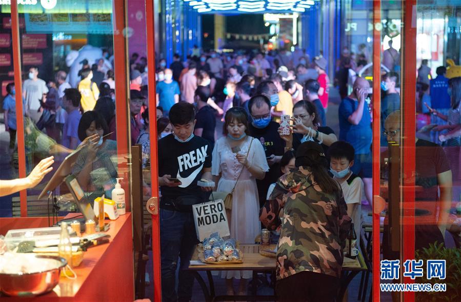 【企業頻道+焦點圖+中首】北京：重啟消費季 繁榮“夜經濟”_fororder_4