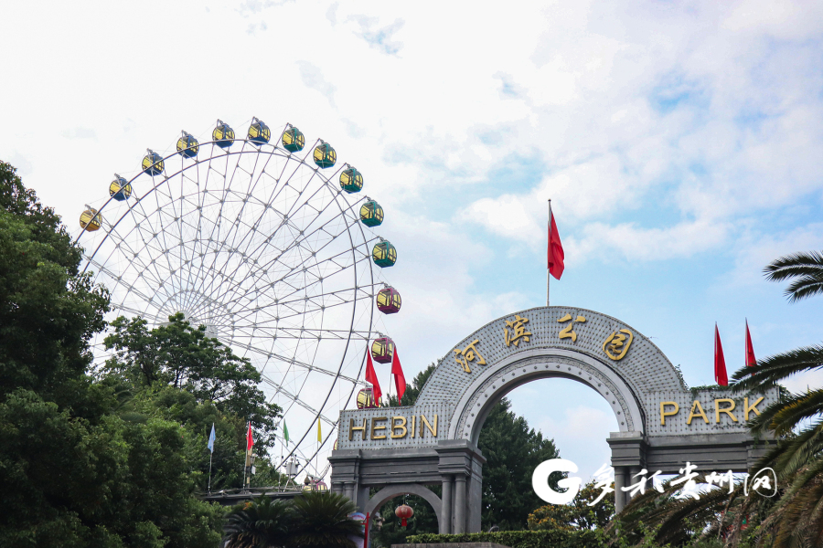 贵阳河滨公园摩天轮升级后亮相