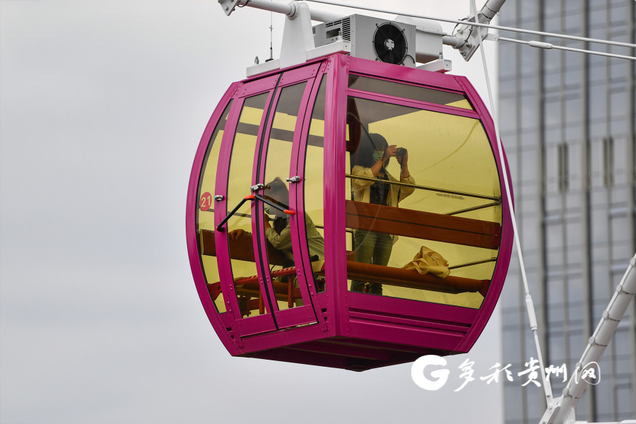 贵阳河滨公园摩天轮升级后亮相