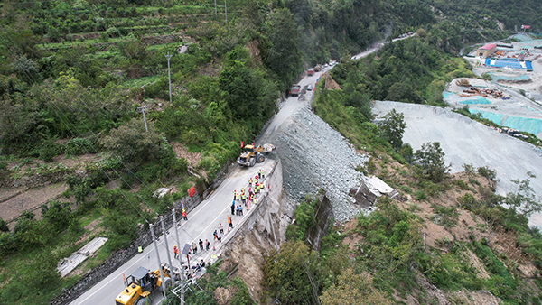 瀘定地震特別報道｜蜀道集團全線搶通瀘定縣城至震中磨西生命通道_fororder_微信圖片_20220906180345