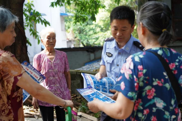 【原創】重慶九龍坡社區民警韓海生：打造“無詐社區” 守好“養老錢”_fororder_圖片5(1)