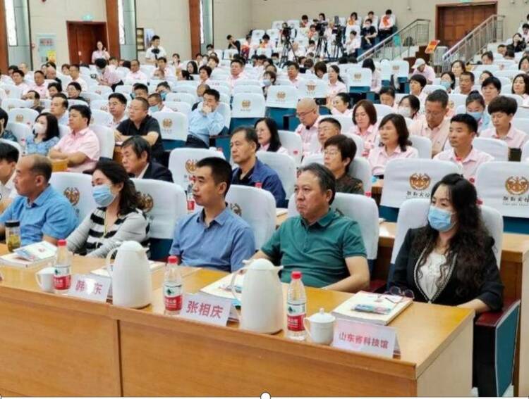 济南市关工委手拉手孤困儿童关爱行动志愿服务团成立两周年