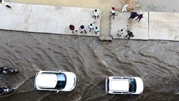 持续暴雨致“印度硅谷”被淹