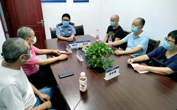 践行新时代“枫桥经验” 重庆南岸警方暖心服务群众_fororder_图片1