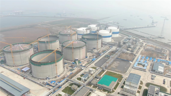 27萬立方米LNG低溫儲罐在鹽城濱海升頂成功_fororder_圖片 2