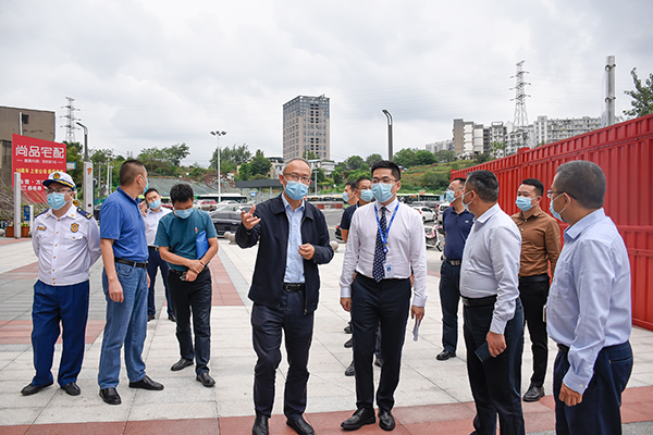 自贡高新区开展安全生产及疫情防控督导检查 筑牢全区安全防范屏障_fororder_5督导检查现场（摄影-赵丽）