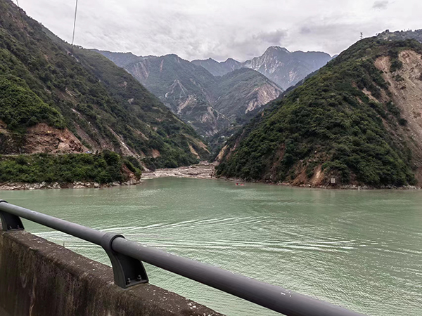 泸定地震特别报道｜泸定湾东河河道已恢复过流 堰塞湖风险总体可控_fororder_湾东河河道现状-供图-四川省水利厅