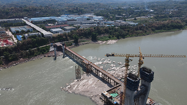 泸州市榕山长江大桥建设开启“加速”模式_fororder_建设中的榕山长江大桥（合江县融媒体中心供图）