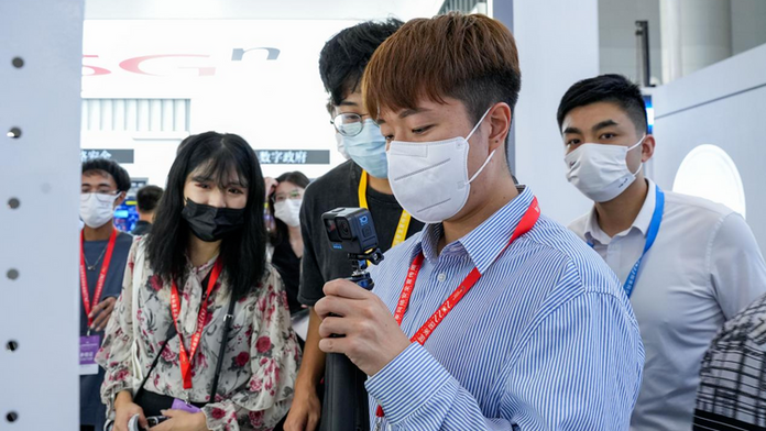 【2022打卡中国】外国网红博主打卡科创安徽  在古老与创新中感受“徽风皖韵”（视频）_fororder_rBABDGMZ9viAXavHAAAAAAAAAAA234.1267x839.750x497